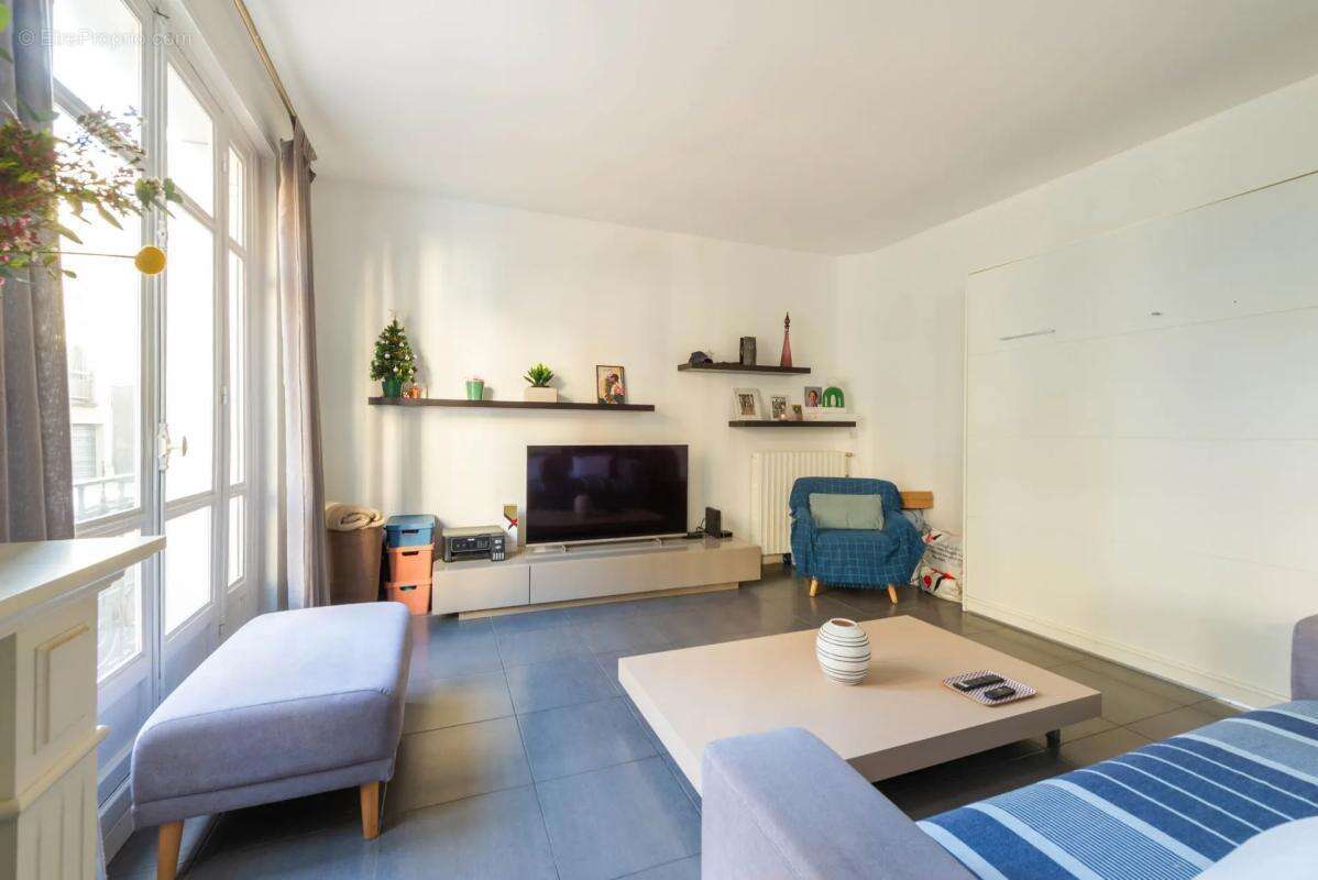 Appartement à COURBEVOIE