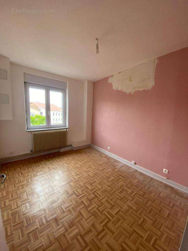 Appartement à SAINT-JUST-MALMONT