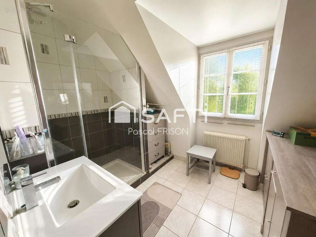 Maison 120 m² à Saint-Etienne-De-Chigny  - photo 9