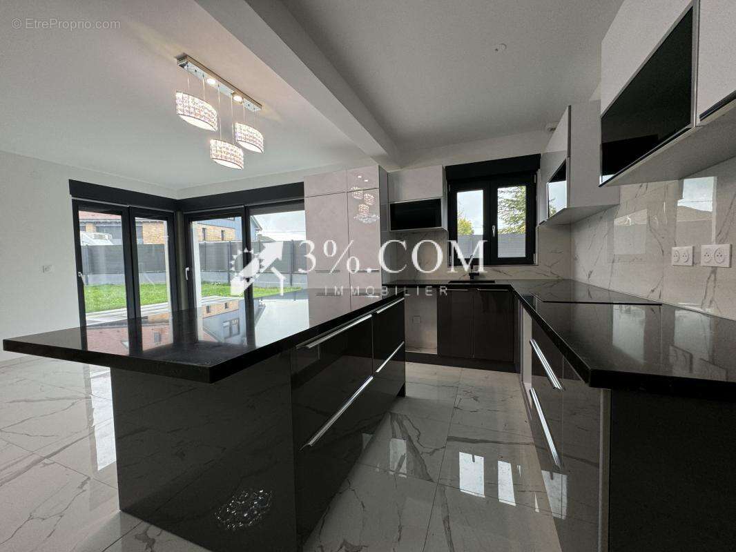 3%COM Belle maison contemporaine de  2021 - photo 4