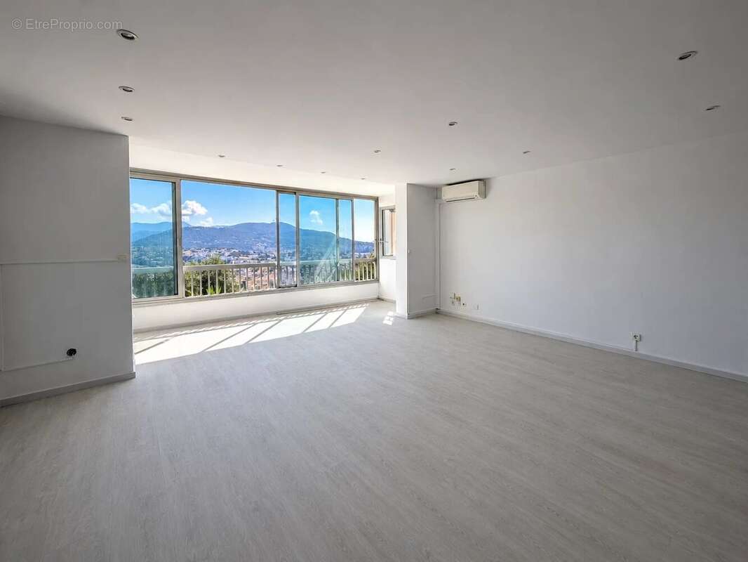 Duplex T3 72 m² Vue panoramique exceptionnelle sur Nice  Saint-Pierre-de-Féric - photo 5