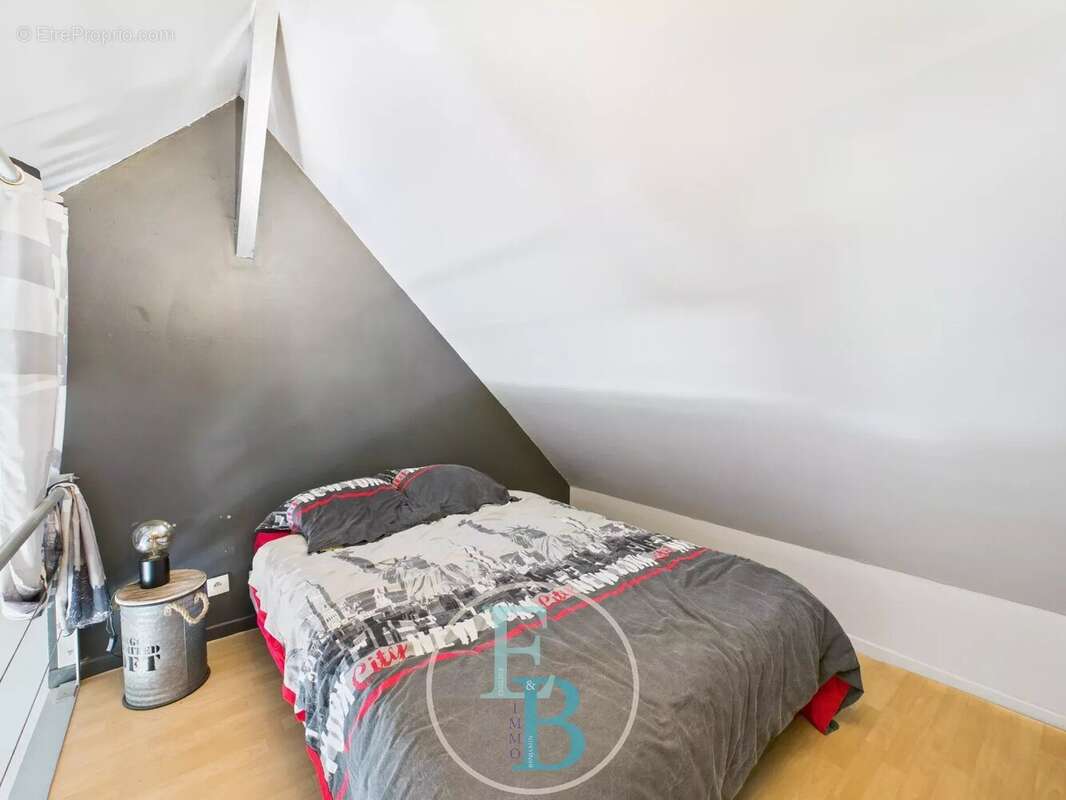 Maison - 235m2 - T8 - photo 16