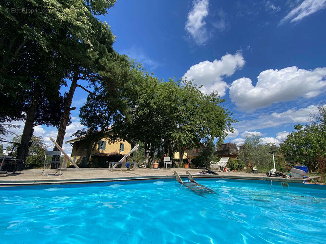 Terrain à CURIS-AU-MONT-D'OR