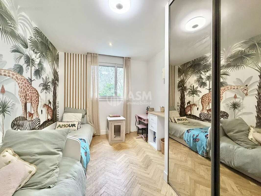 Appartement à COURBEVOIE