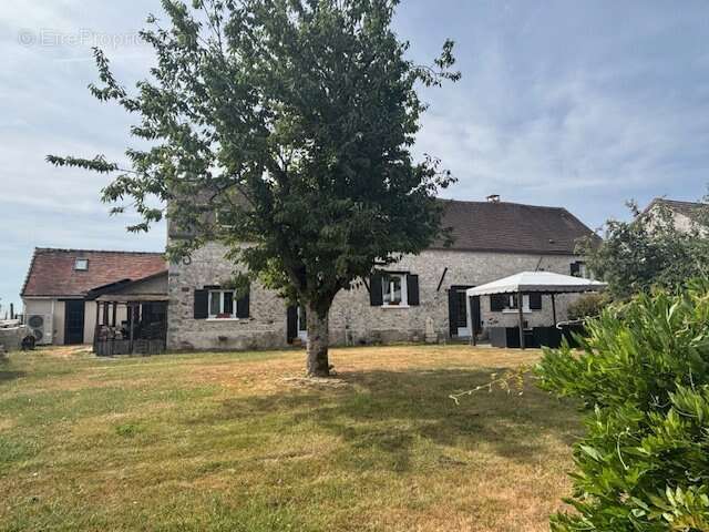 Maison 174 m² à Augers-En-Brie  - photo 2