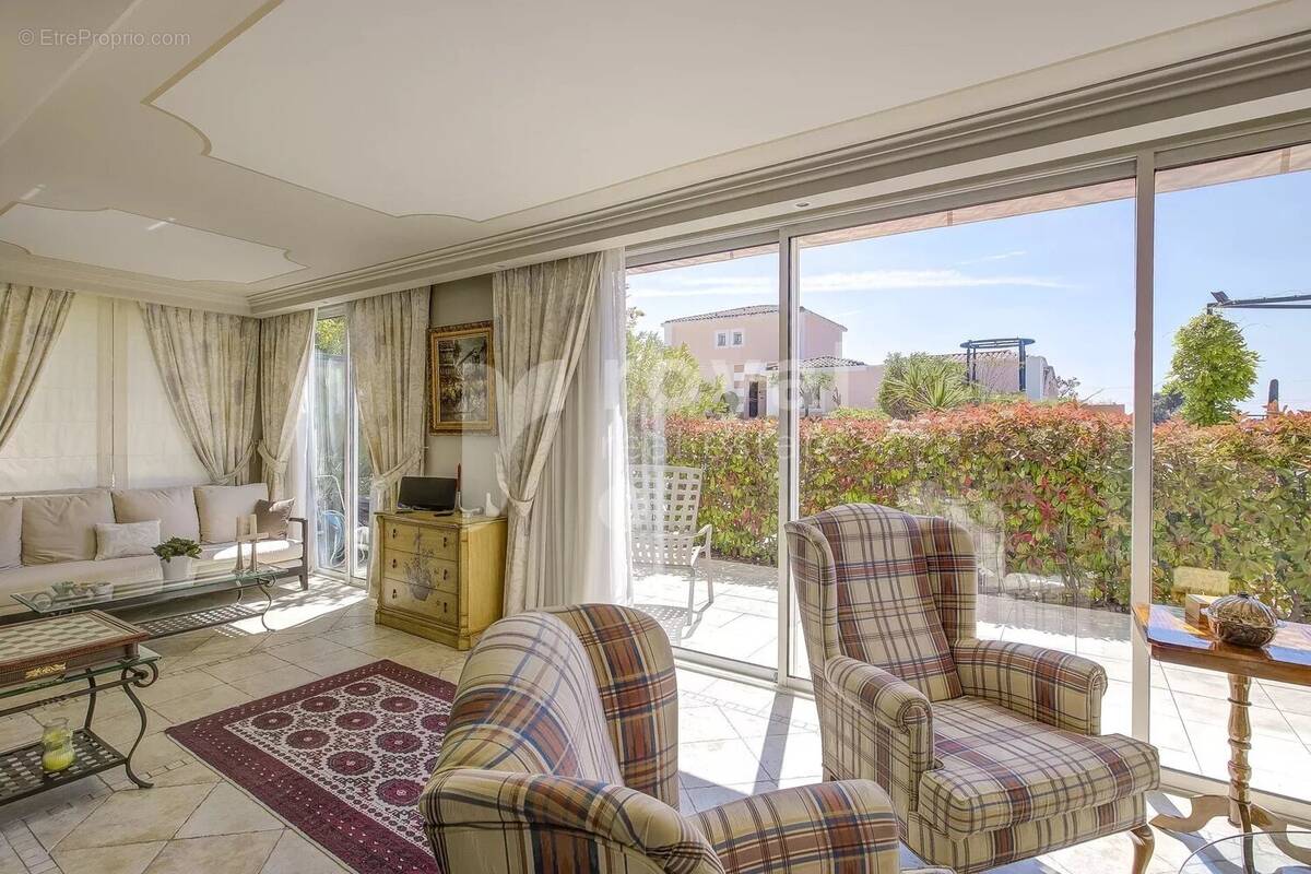 Appartement à MOUGINS