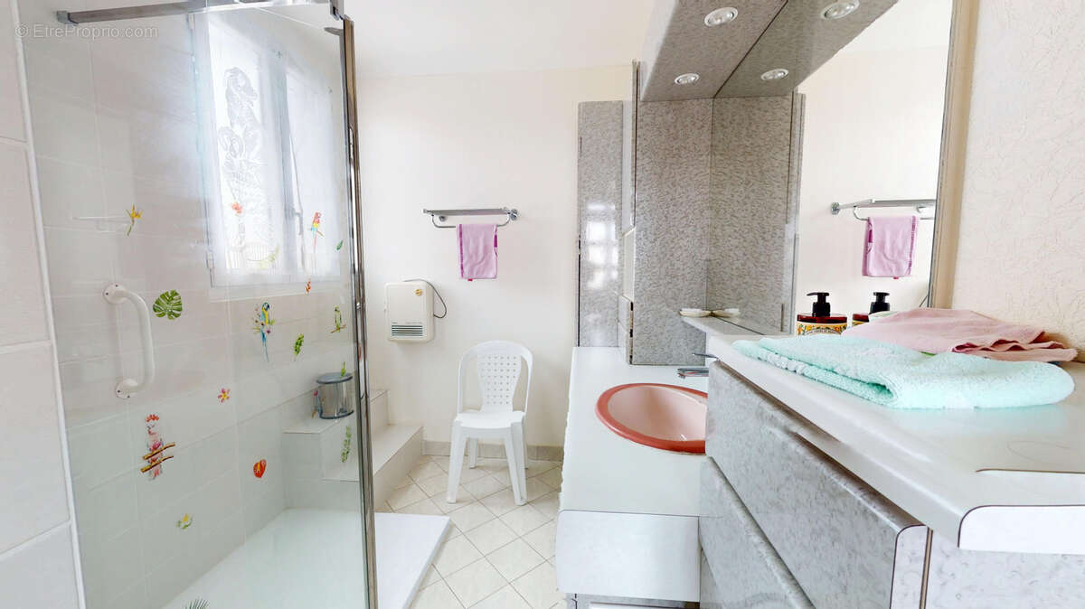 Maison à NAZELLES-NEGRON