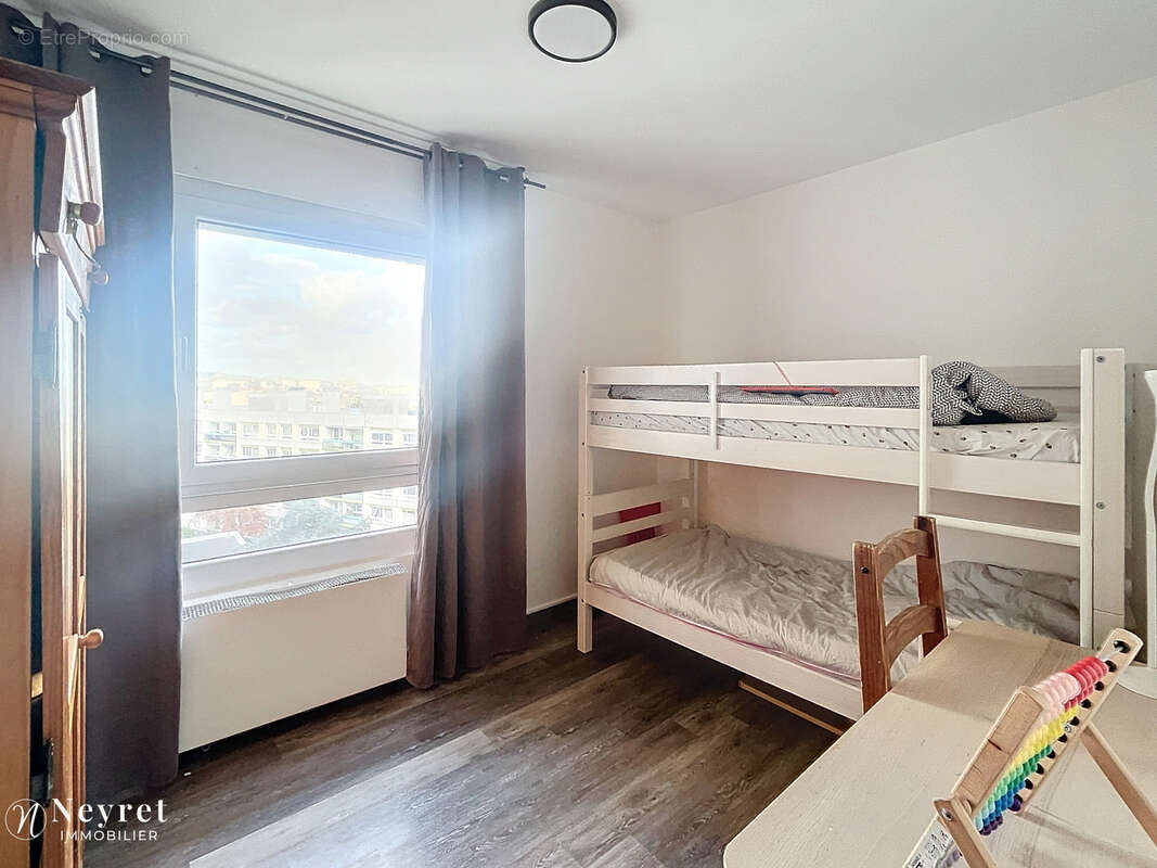 Oullins - appartement t4 avec balcon,cave et parking. - photo 6