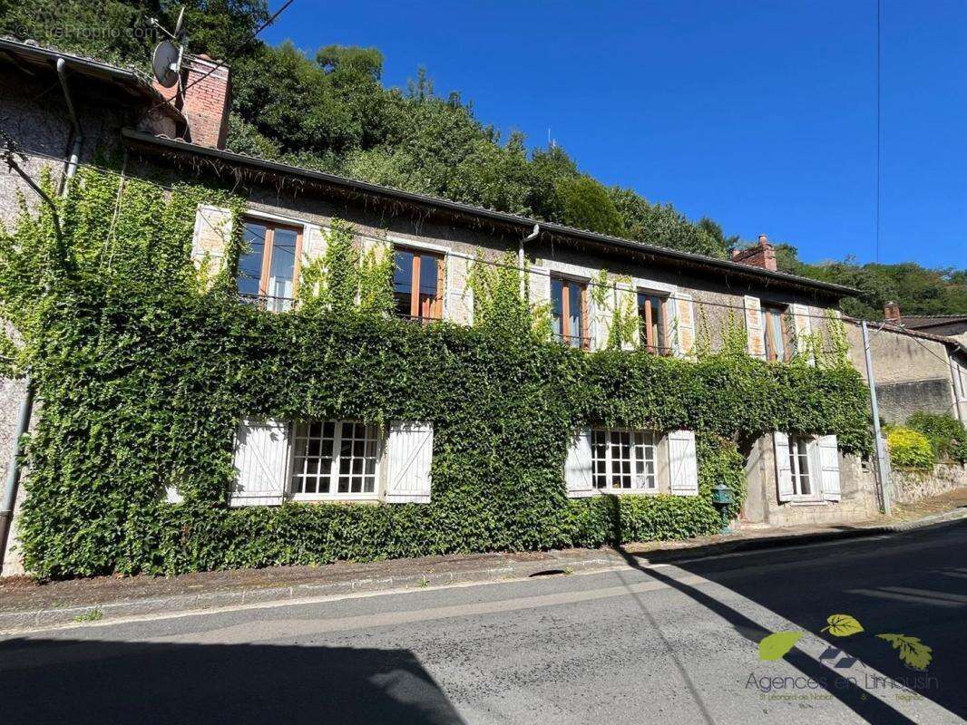 Maison à SAINT-LEONARD-DE-NOBLAT