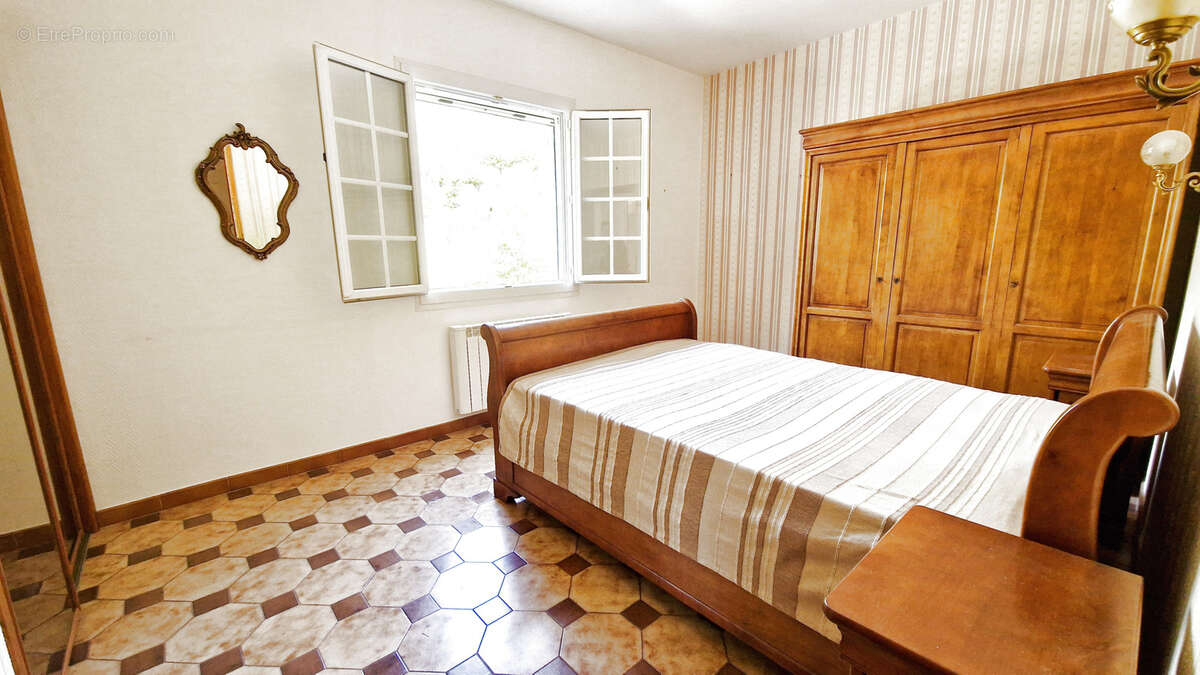 Maison à CRUVIERS-LASCOURS