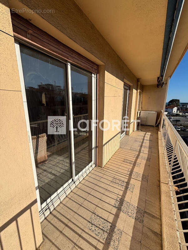Appartement à SAINT-LAURENT-DU-VAR