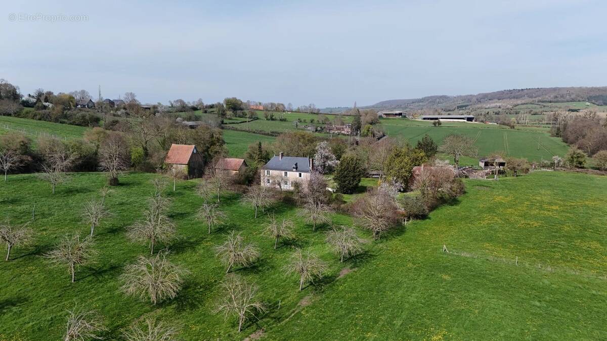 Maison à SAINT-PIERRE-SUR-DIVES