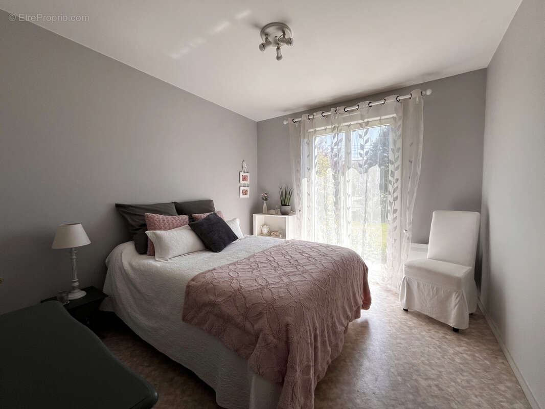 Maison à SAINT-ETIENNE-DE-MONTLUC