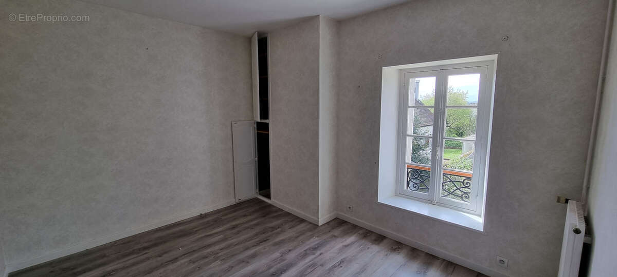 Maison à THORIGNY-SUR-OREUSE