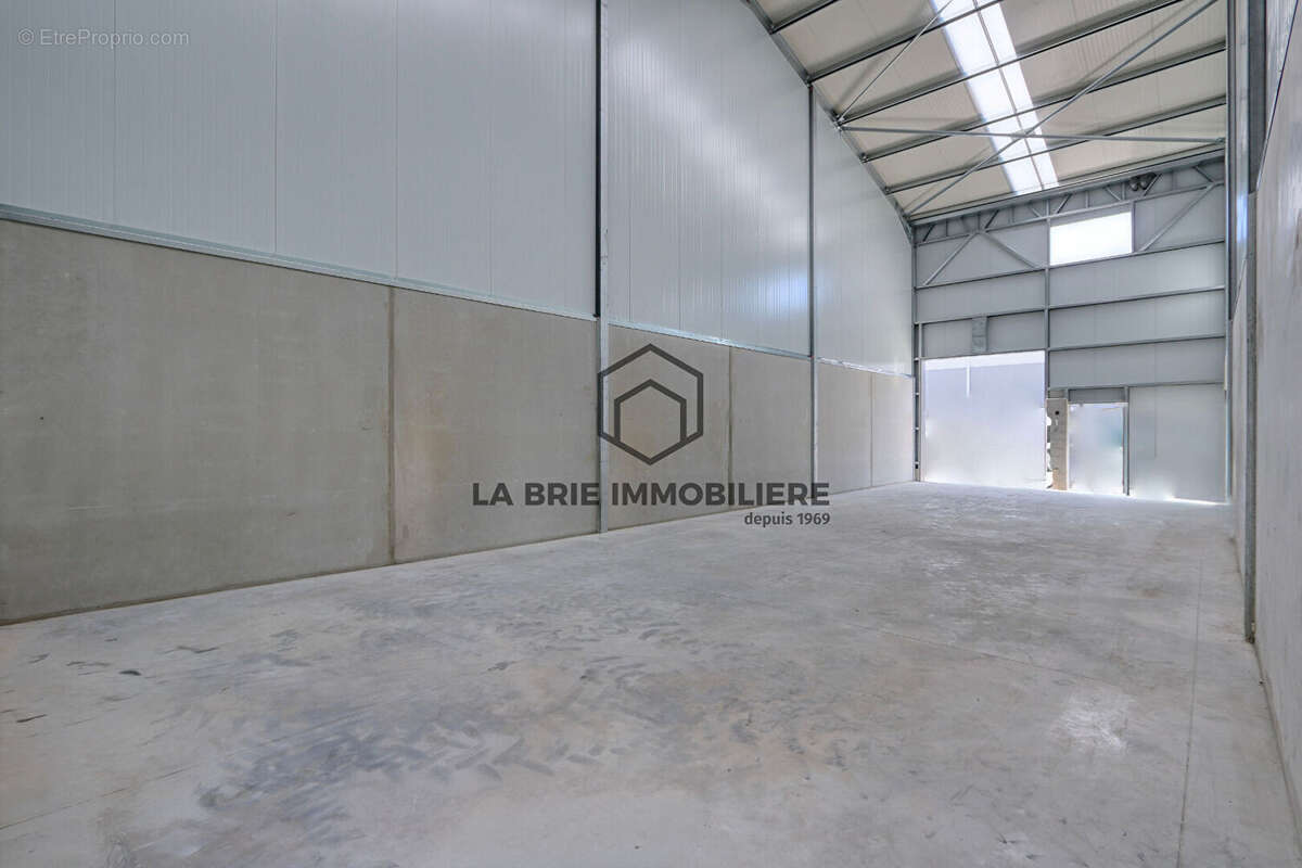 Commerce à BRIE-COMTE-ROBERT