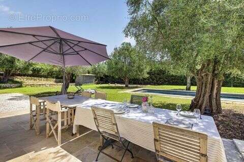 Maison 200 m² à Valbonne  - photo 2