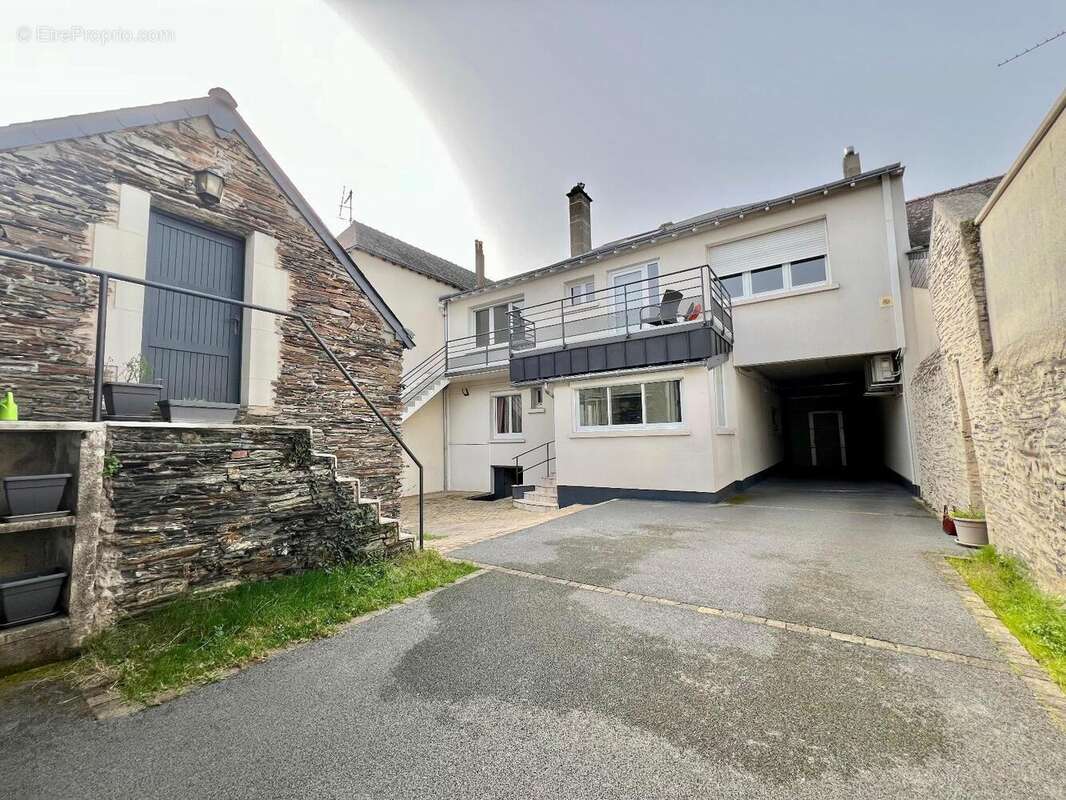   - Maison à TRELAZE