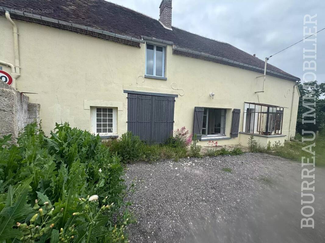 Appartement à LA CELLE-SAINT-CYR