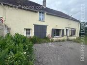 Appartement à LA CELLE-SAINT-CYR