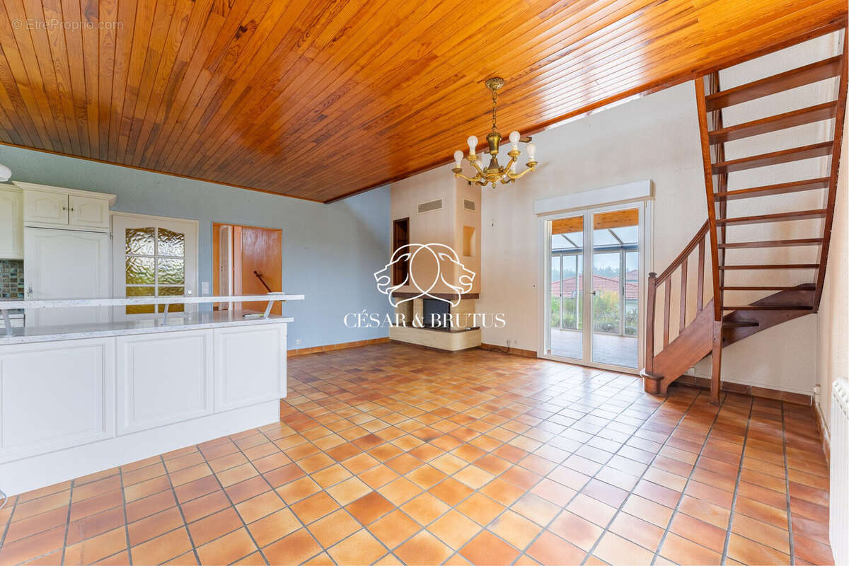Maison 5 pièces 130 m² à vendre à Bressolles (01360) - photo 7