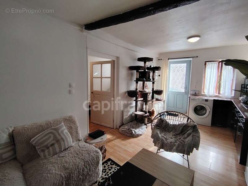 Appartement à COULANGES-LA-VINEUSE