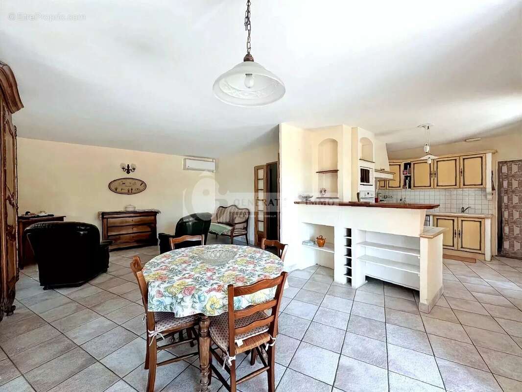 Maison à FONTVIEILLE