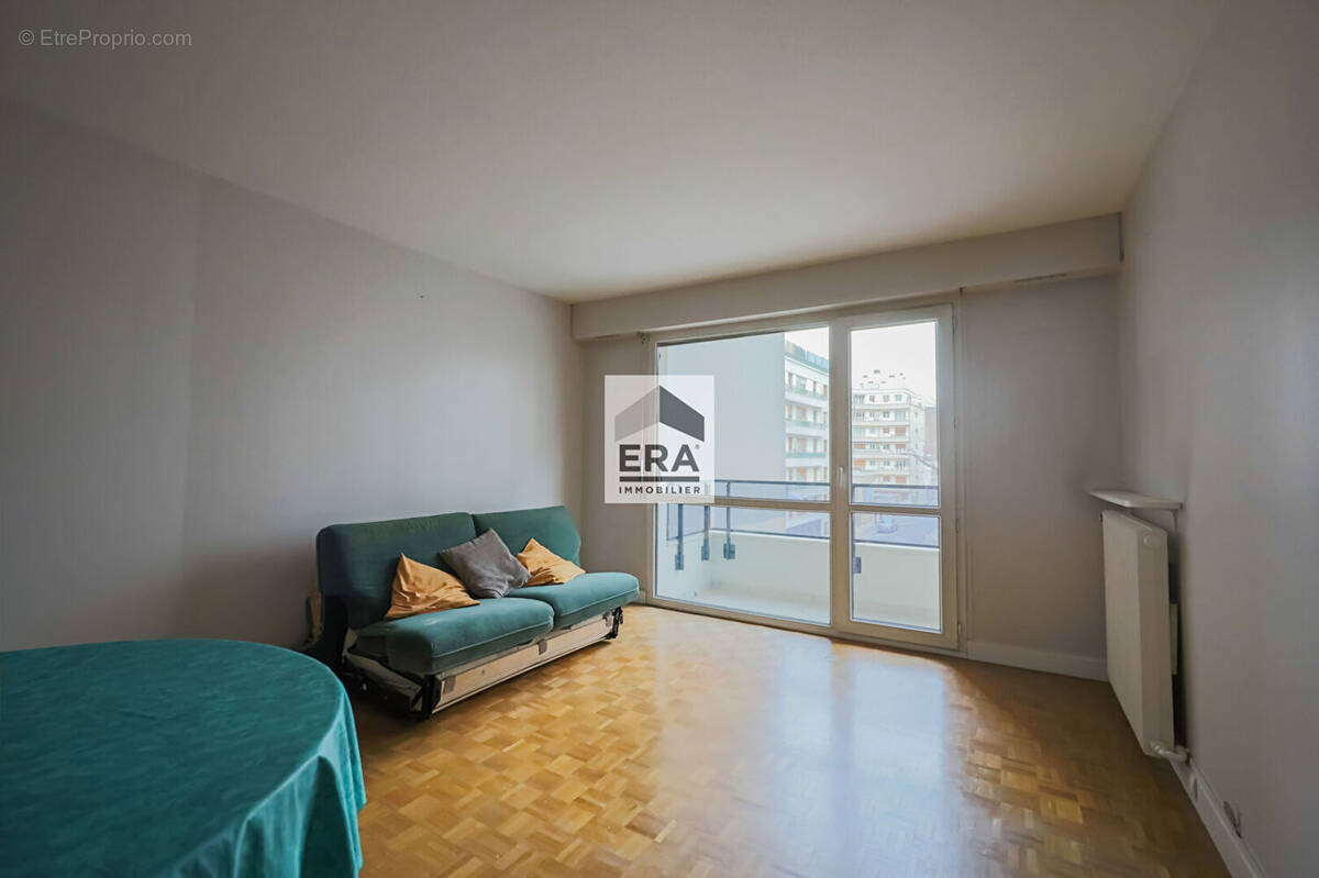 Appartement à PARIS-14E