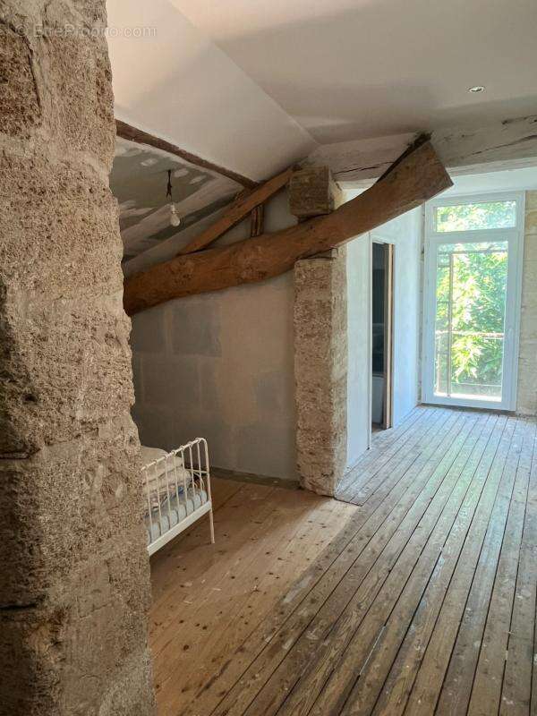 Maison de village 3 chambres avec fort potentiel d'agrandissement Proche de PUISSEGUIN (33) - photo 4