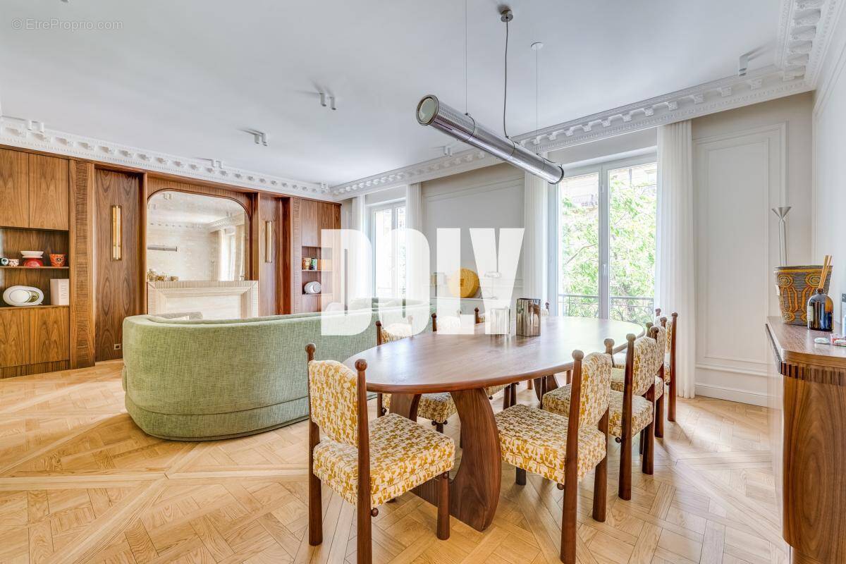 Appartement à PARIS-17E