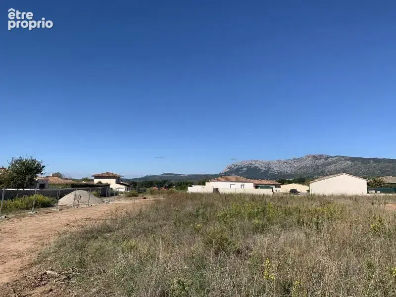 Terrain à POURRIERES