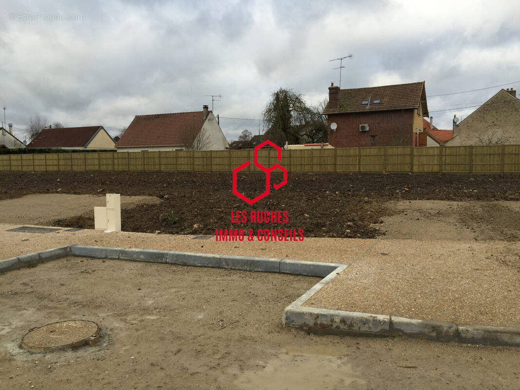 Terrain à VARREDDES