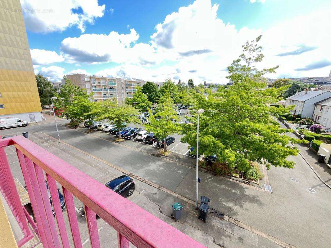Appartement à COULAINES