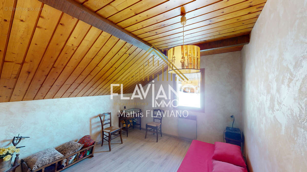 Maison à ENCHASTRAYES