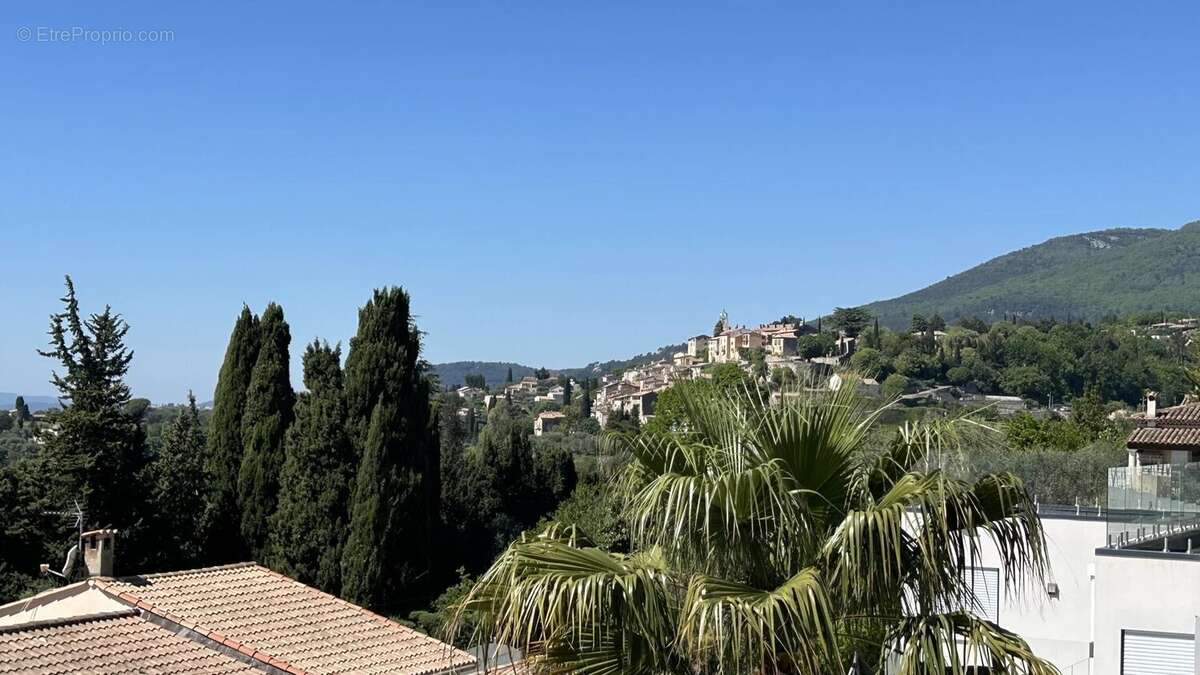 Maison à CHATEAUNEUF-GRASSE