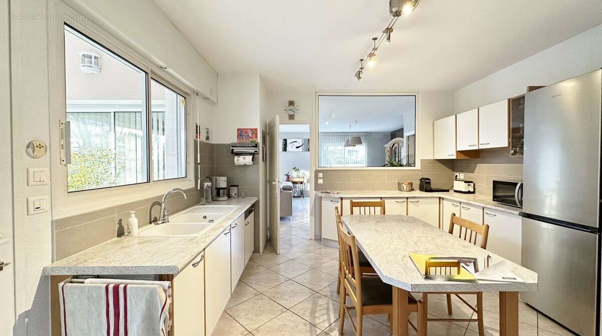 Maison contemporaine de type t5 de 173 m2  + garage de 40 m2 sur terrain de 4059 m2 - photo 9