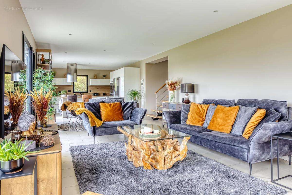 Maison à LA RIVIERE-SAINT-SAUVEUR