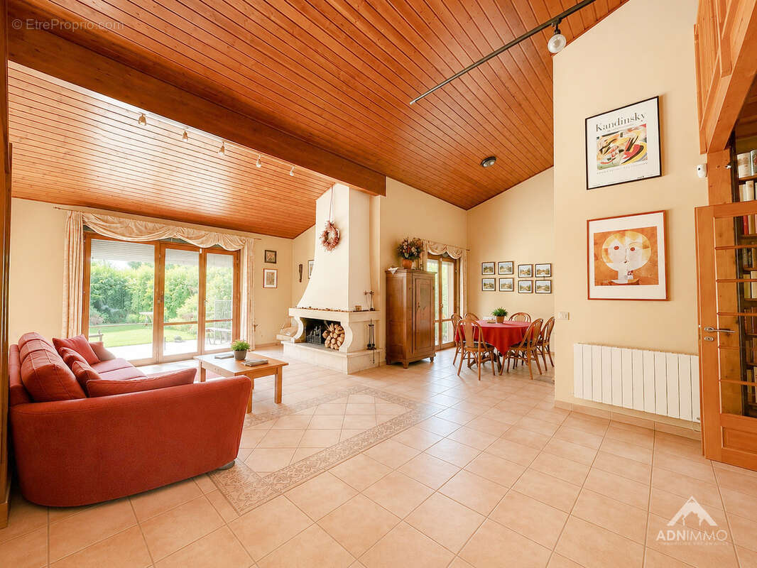 Maison à CHALLEX