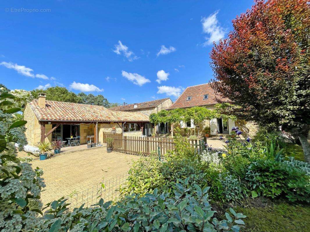 Maison à COURS-DE-PILE