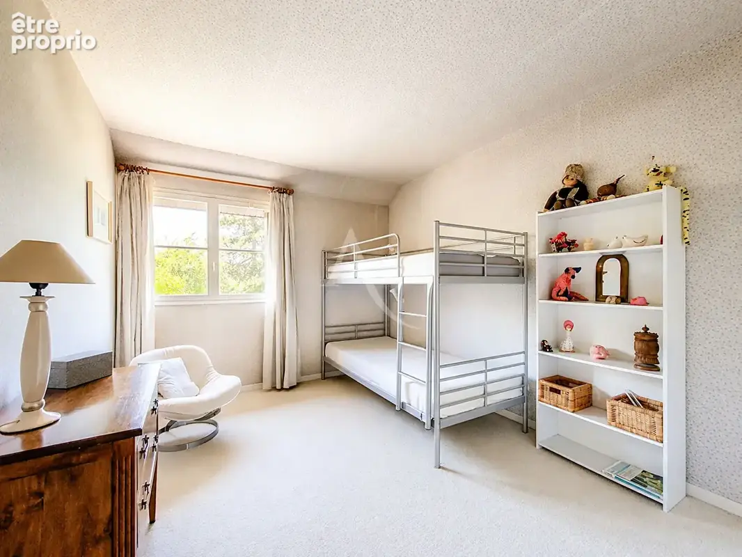 Maison de 260.75 m² - Chavenay - photo 14