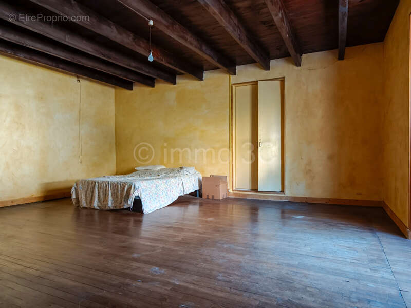 Maison en pierre à rénover avec terrain et grange - photo 4