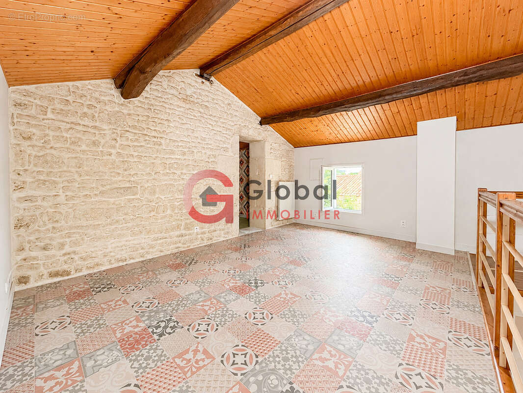 Maison en pierre avec dépendances et terrain clos - photo 10