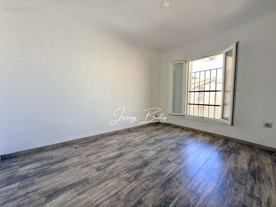 Maison 52 m² à Saint-Esteve  - photo 17