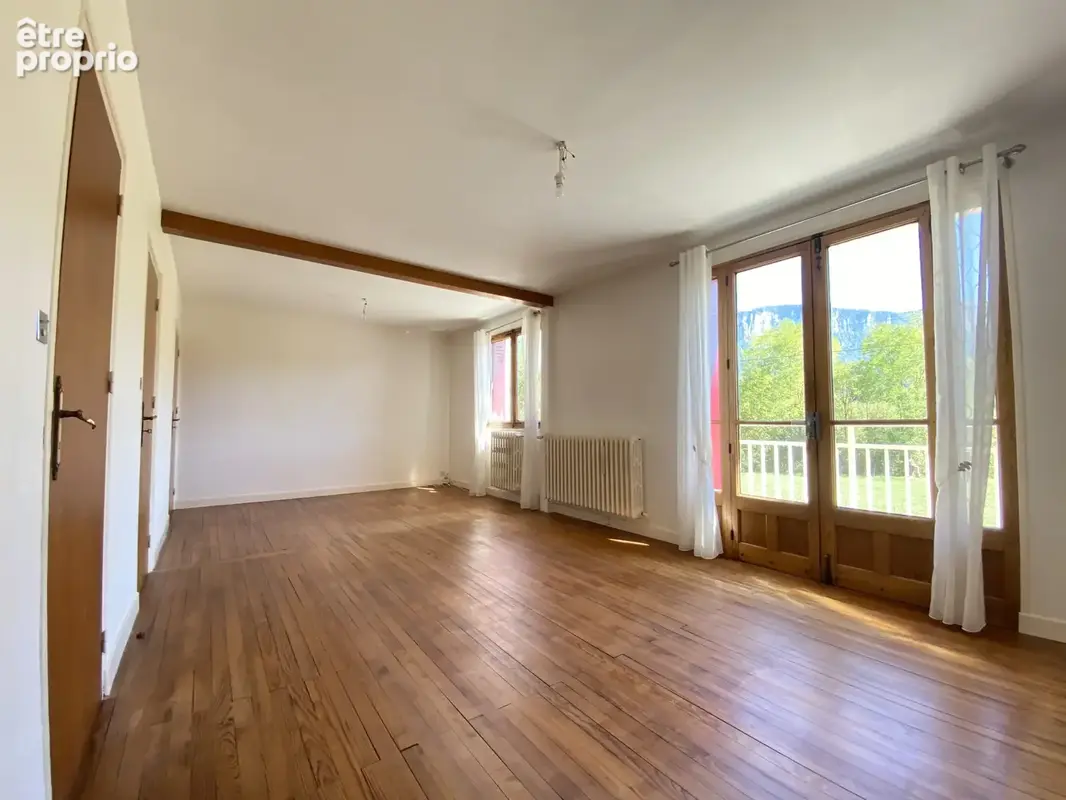 Maison T6 sur terrain plat , clos et arboré. - photo 5