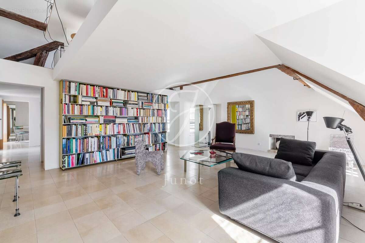 Appartement à PARIS-3E