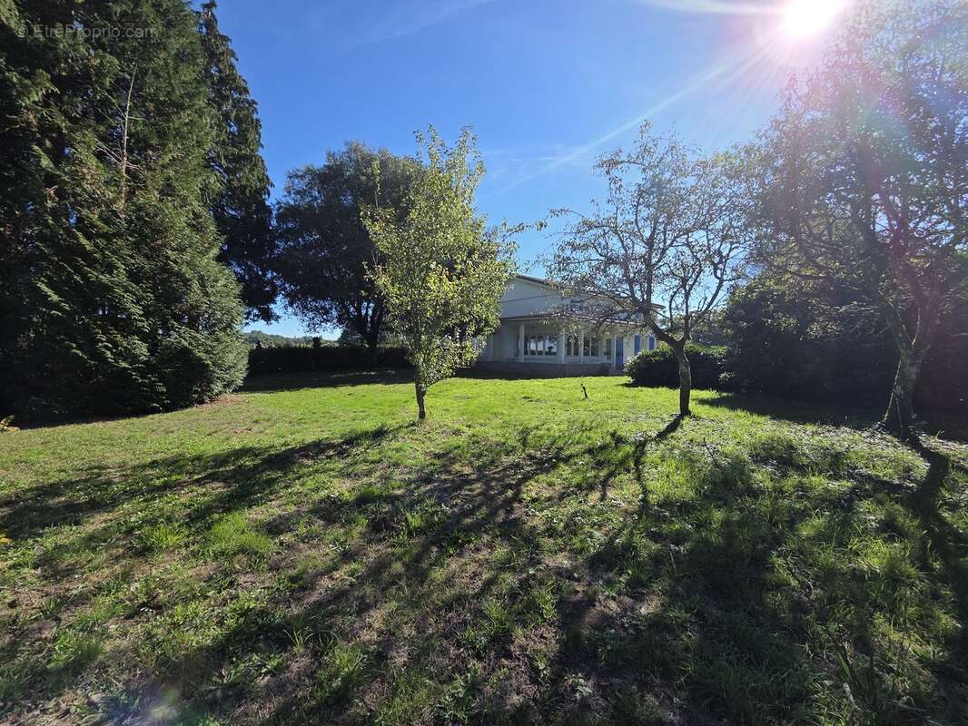 Maison à SAINT-JUST-LE-MARTEL