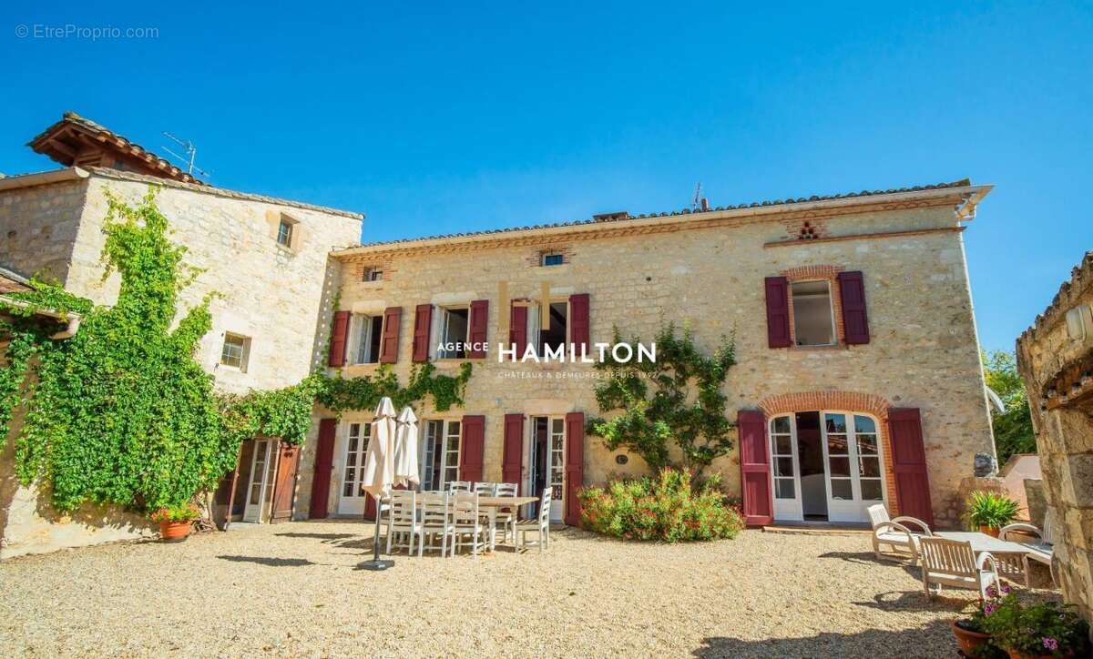 Maison à LIVERS-CAZELLES