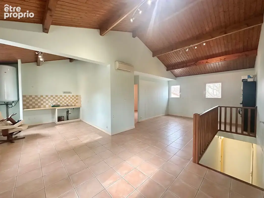 Appartement T2 à Fleury avec murs commerciaux - photo 2