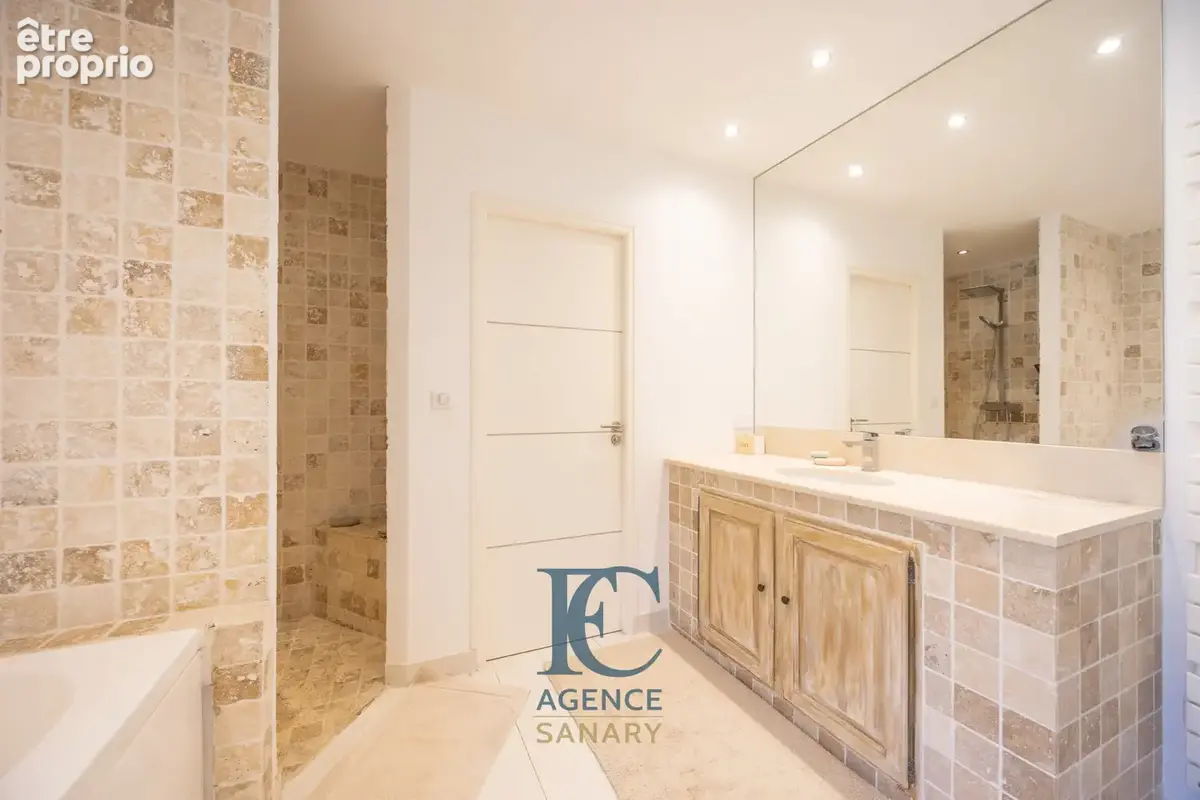Maison d'architecte de 216 m2 à proximité de la plage Dorée - photo 7