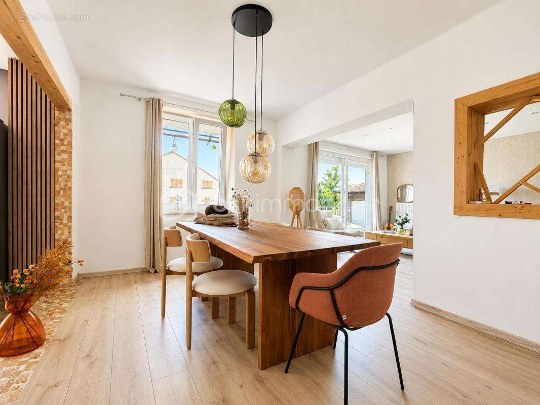Grande maison de campagne avec plusieurs dépendances - photo 4