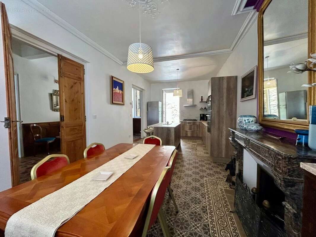 Maison à MONTOULIERS
